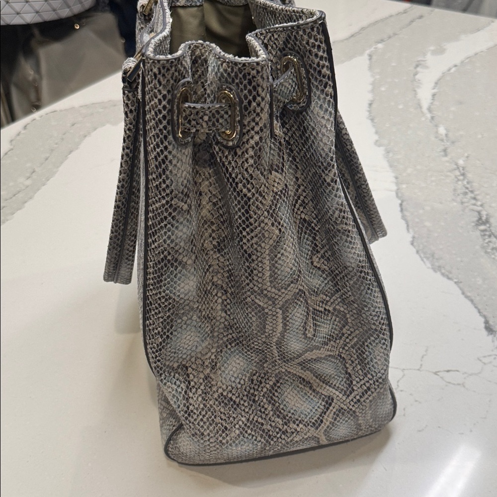 G.I.L.I. Blue Gray Snakeskin Large Tote Never Used - Picture 5 of 8
